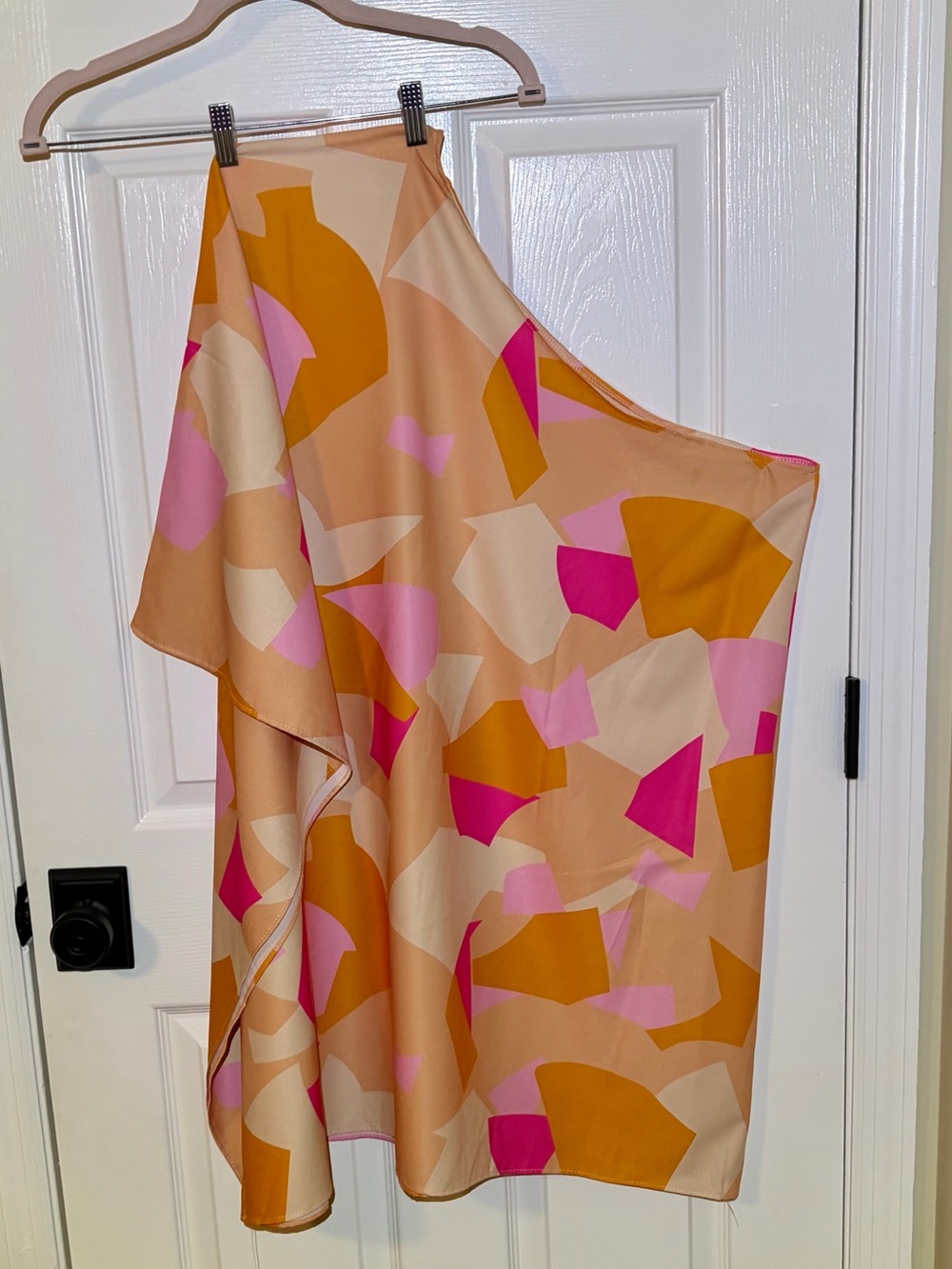 NWOT One Shoulder Asymmetric Mini Dress in Peach Geometric Print. Size XL